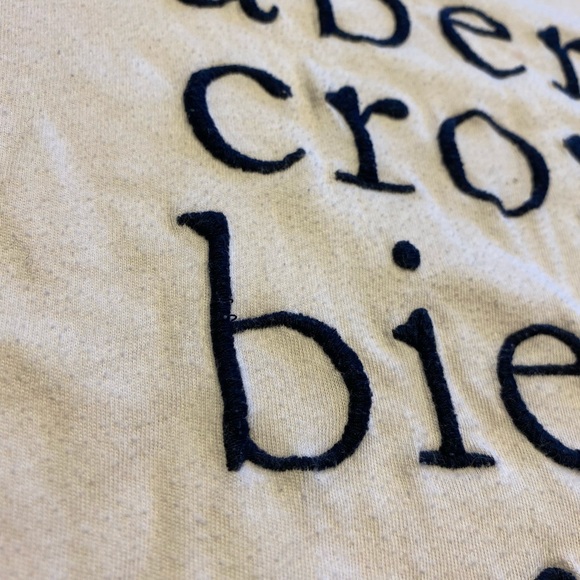 Super cute and adorable embroid abercrombie shirt! - Picture 2 of 4